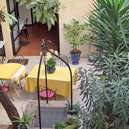 Sous Le Neflier Bed & Breakfast Nimes Exterior photo
