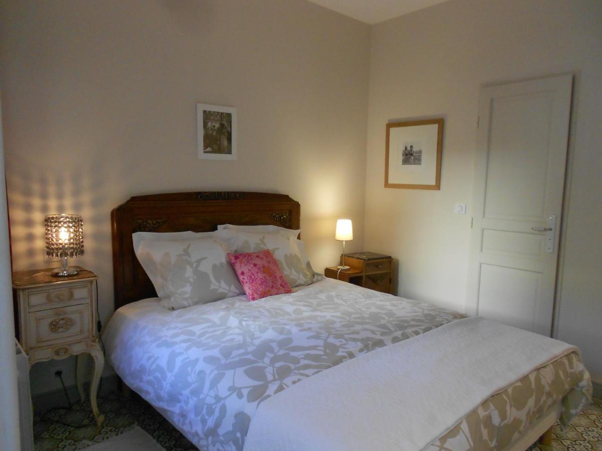 Sous Le Neflier Bed & Breakfast Nimes Exterior photo