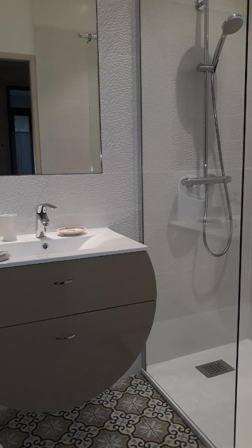 Sous Le Neflier Bed & Breakfast Nimes Exterior photo